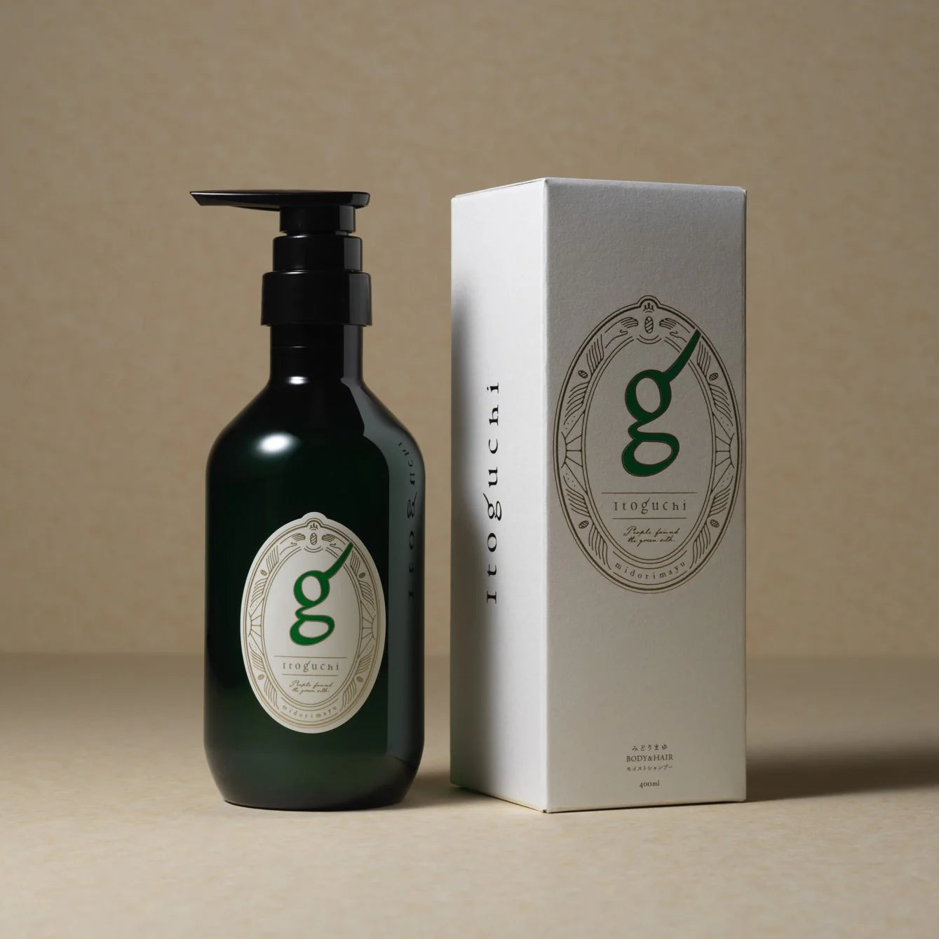 Itoguchi みどりまゆ BODY & HAIR モイストシャンプー(ボトルと化粧箱)